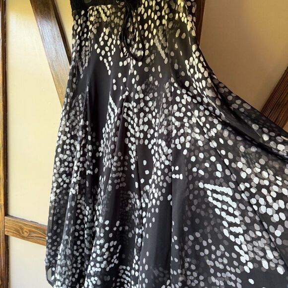 Polka Dotted Lined Flowy Skirt - Picture 4 of 5